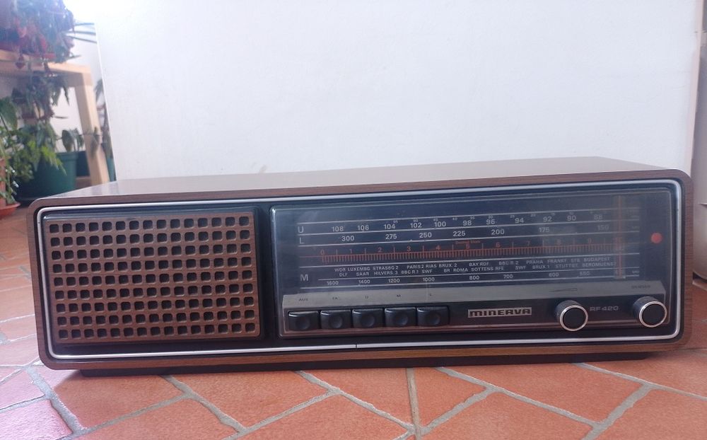 Rádio Minerva RF 420