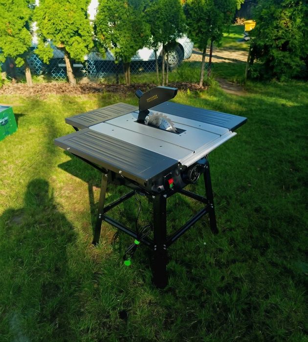 Fabrycznie Nowa Pilarka stołowa do drewna 3100W 250 mm 5000 obr/min 4 tarcze regulacja 0–45° blat 940x640 mm
