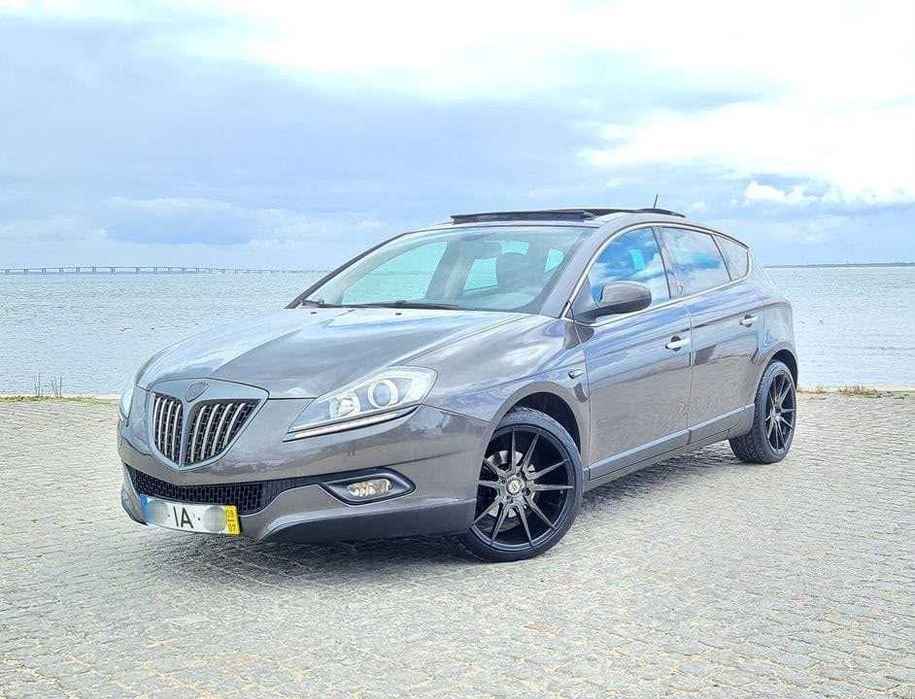 Carro Lancia Delta, Diesel 120 cv, teto panorâmico.
