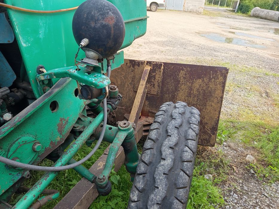 Екскаватор ЮМЗ 6