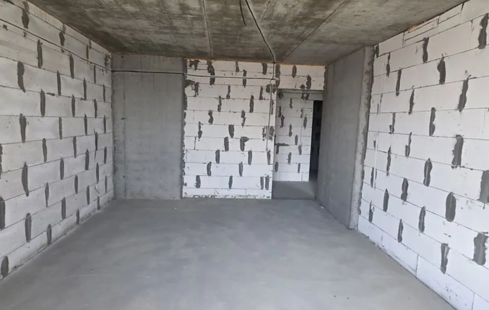 Продаж 2к квартири 69 кв. м на вул. Білогірська