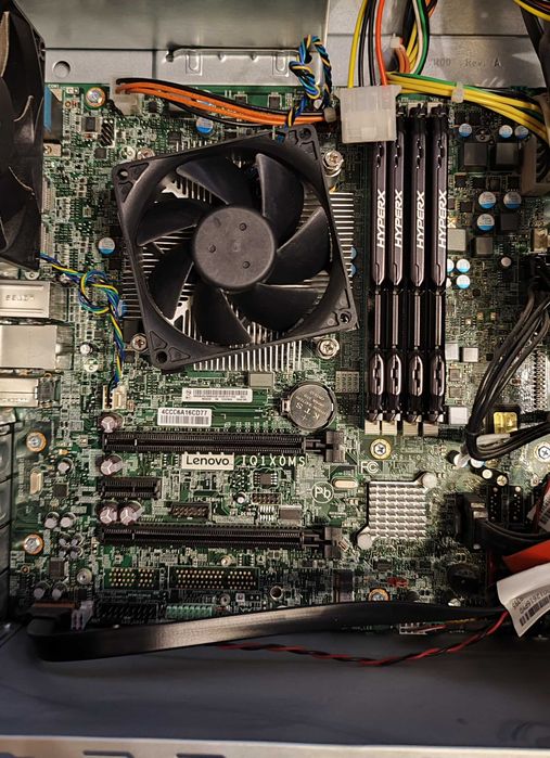 Komputer stacjonarny LENOVO ThinkCentre M800 z Windows 10