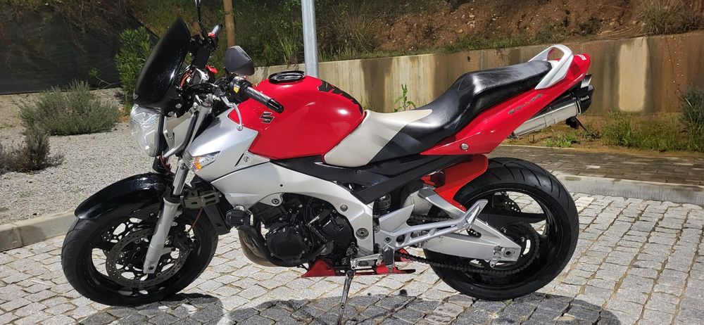 Suzuki GSR 600 – Excelente estado