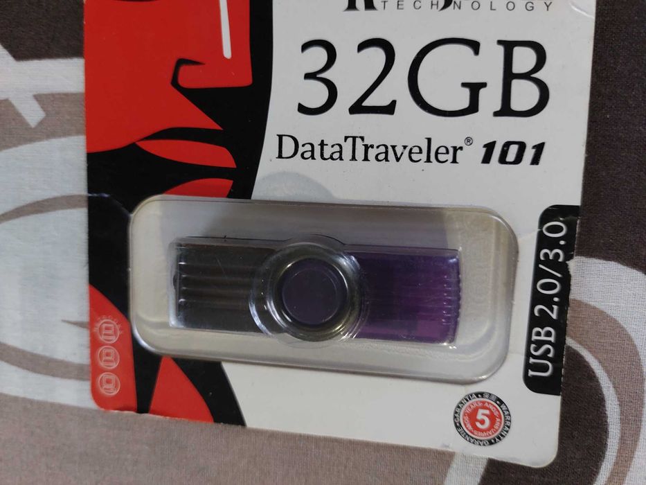 Флеш-накопичувач USB Kingston 32Gb  для зберігання інформації