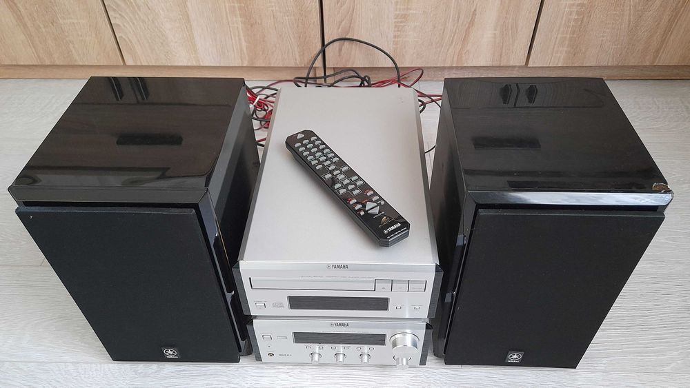 Zestaw mini wieża Hi-fi Yamaha E-400 z głośnikami