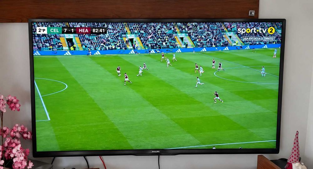 TV LCD Philips de 60" polegadas com S/parede