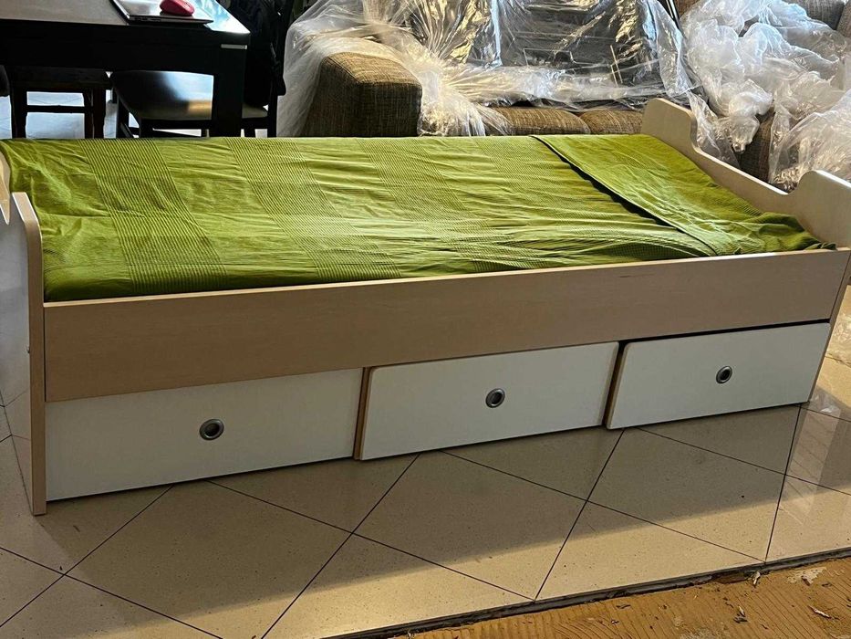 Meble młodzieżowe (łożko, szafa, szafki)