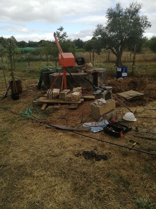 Abertura de poços de água, limpezas e montagem de bombas de água