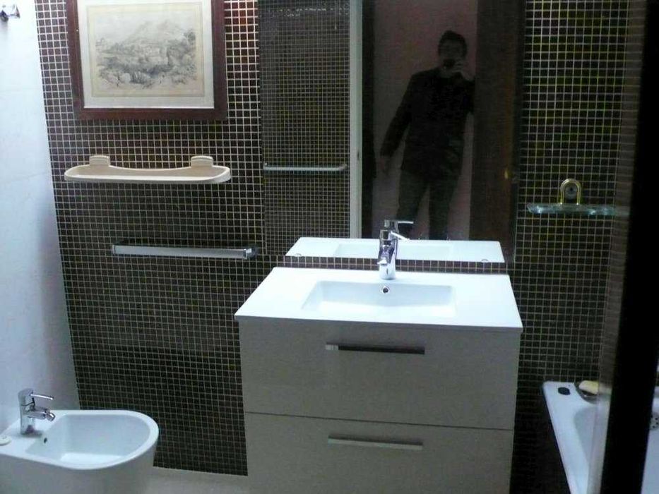 Quarto com WC Privado. Metro Chiado Lisboa, Caução.