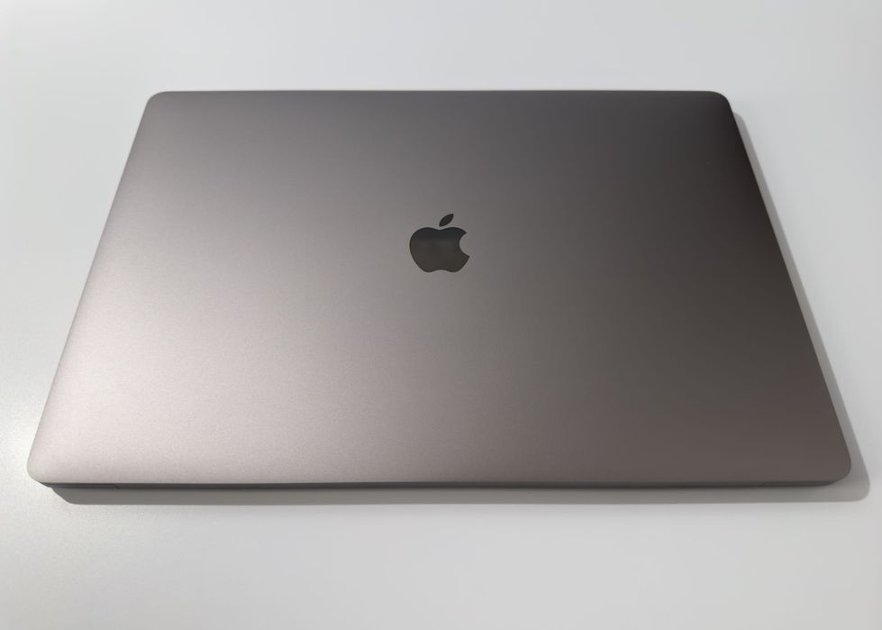 MacBook Pro 16" 2019 /i7 2.6Ghz/Radeon Pro 5300M/16Gb/ 2TB - Como novo