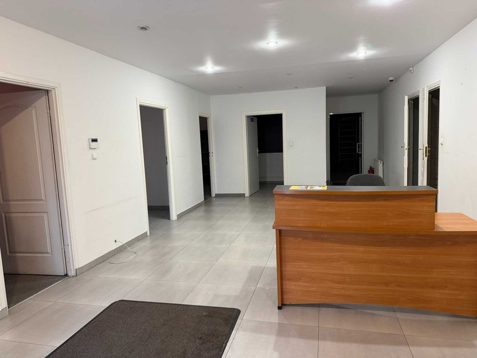 Hala biurowo-magazynowa 900m² blisko trasy S2
