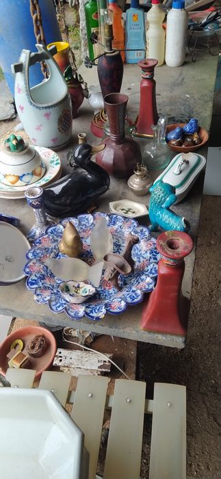 Pequenos objetos de loiça antiga