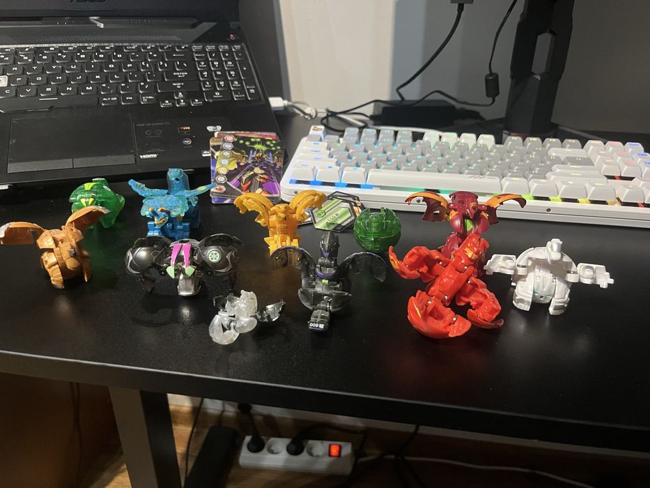 Zestaw 11 sztuk Bakugan
