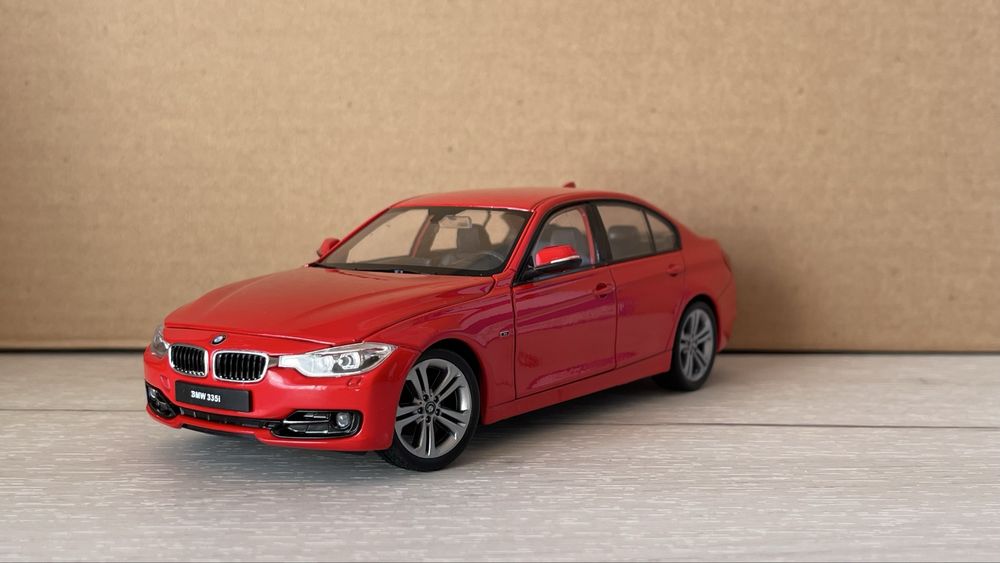 1:24 BMW 3 Series 320 330 F30 колекційна модел дитяча машинка металева