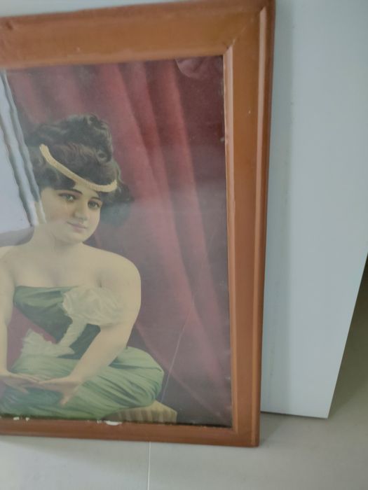 Moldura antiga em madeira.