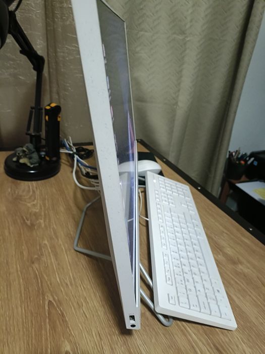 PC HP All-in-one Desktop 24 (Ryzen3  5300U)