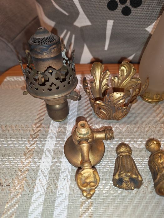 Kominki, części do lampy naftowej i świecznika