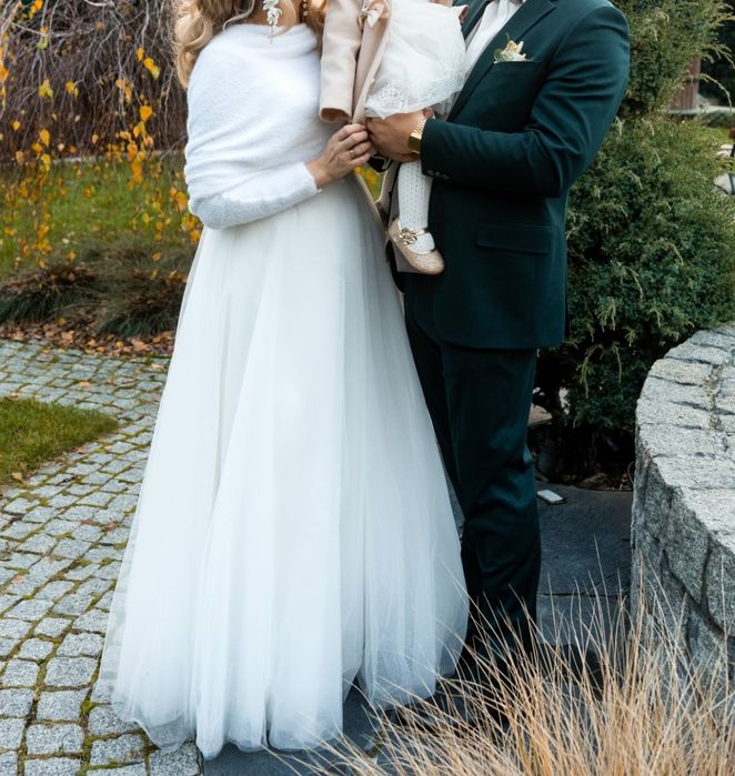 Piękna suknia ślubna biała z gorsetem i ornamentami