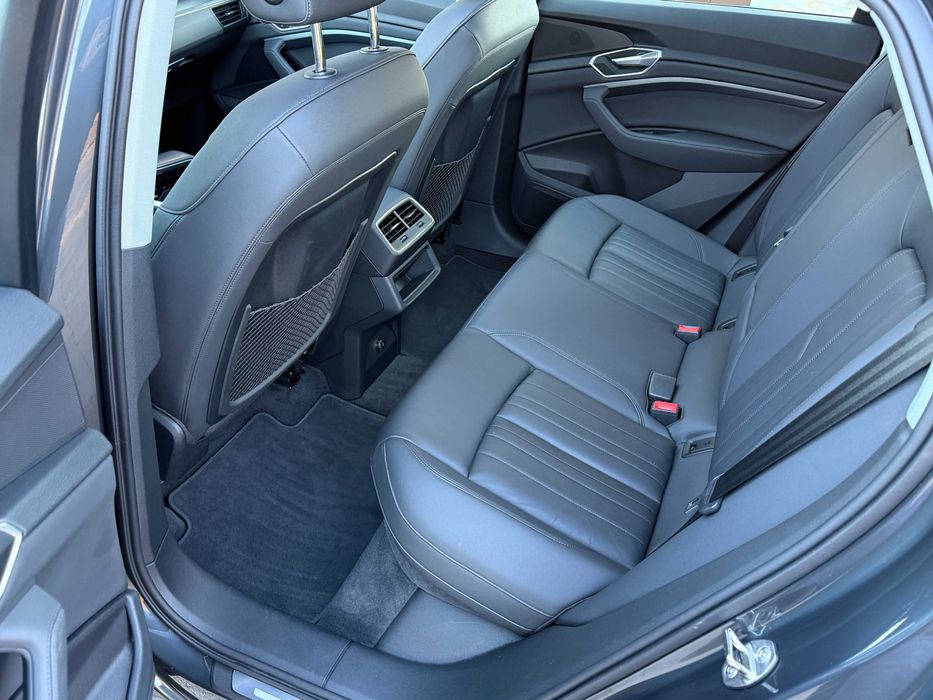 Сидіння салон Audi E-tron Etron