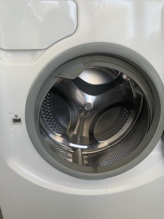 Продам пральну машину Ariston Hotpoint Aqualtis AQSD129, 5 кг. Вузька! Гарантія.