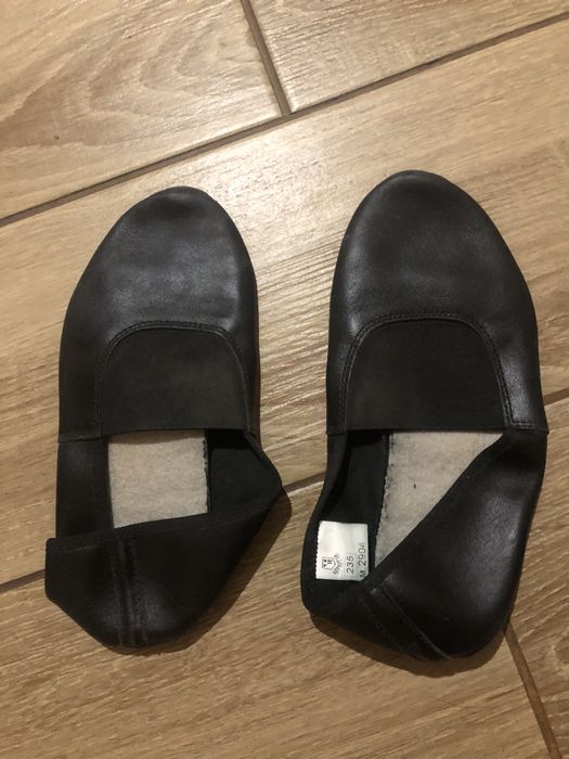 Чешки в гарному стані устілка 23,5; 24,5