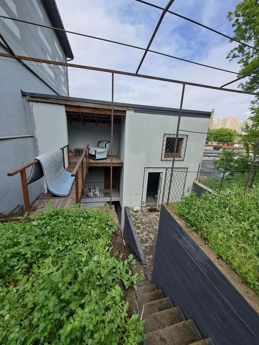 Продам міні-готель поруч з метро "Берестейська"