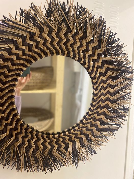 Espelho em ráfia e madeira  tons bege e preto
