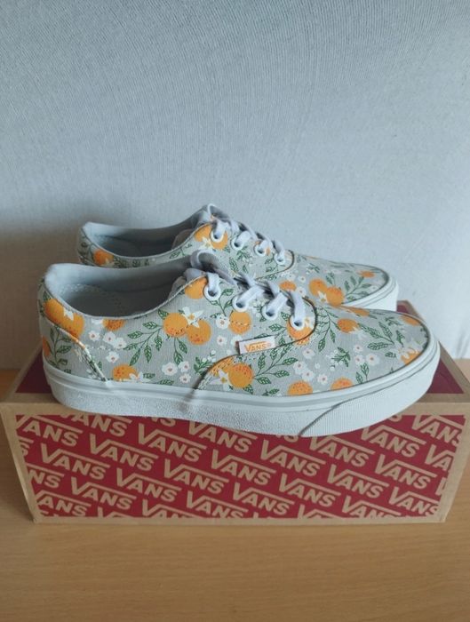 Vans tamanho 36,5 usados uma vez. Como novos
