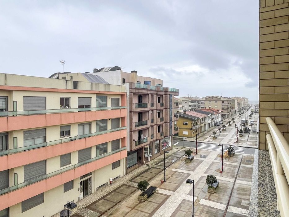 Aluga-se Apartamento T2 na Rua Sacadura Cabral, 55 - Ovar - Furadouro