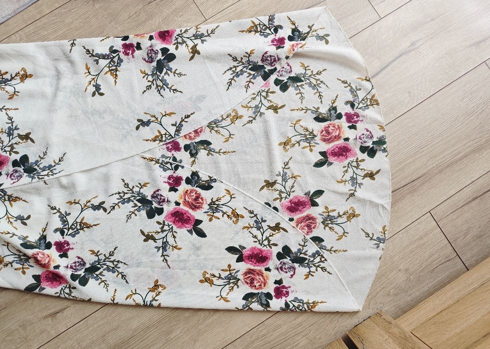 Zwiewna sukienka hiszpanka w kwiaty maxi asymetryczna boho