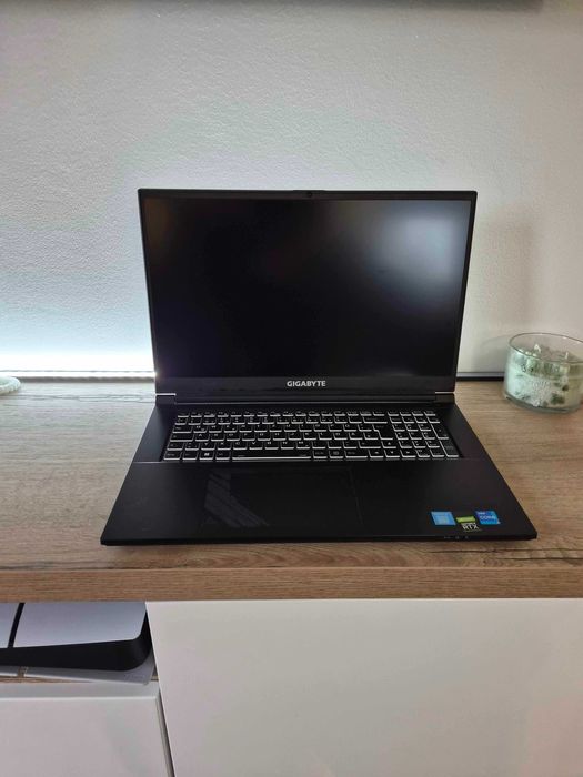 Laptop Gamingowy GIGABYTE G7KE