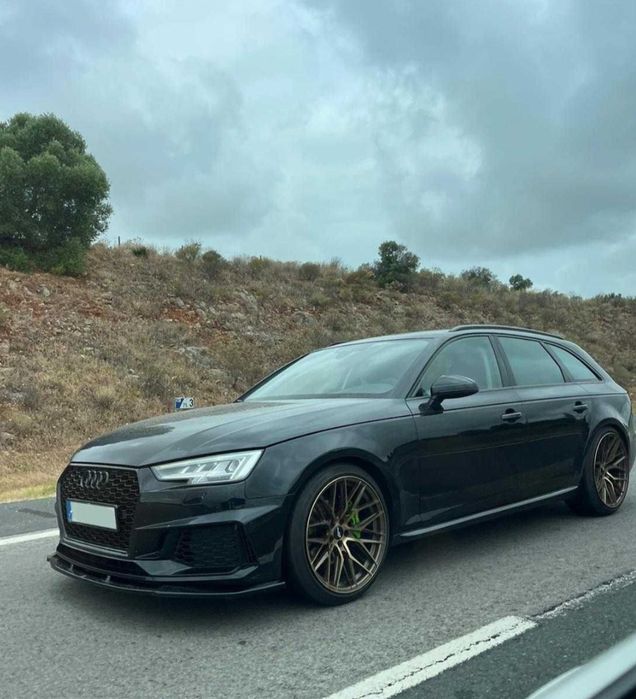 Audi A4 B9 com look completo RS4