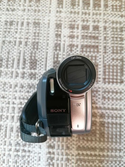 продам видеокамеру Sony DCR-HC96E