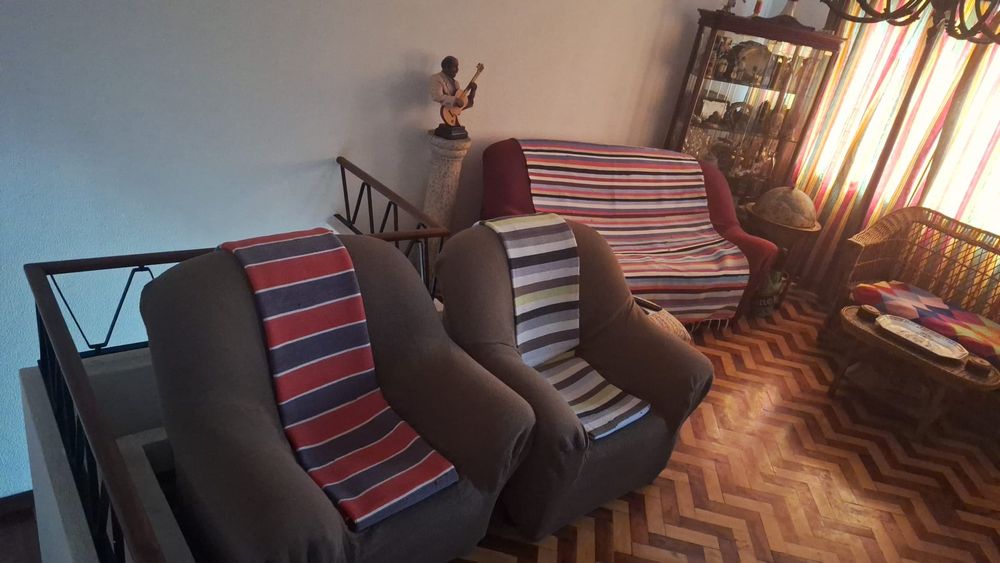 Sofá cama 3 lugares + 2 Maples com transporte oferta