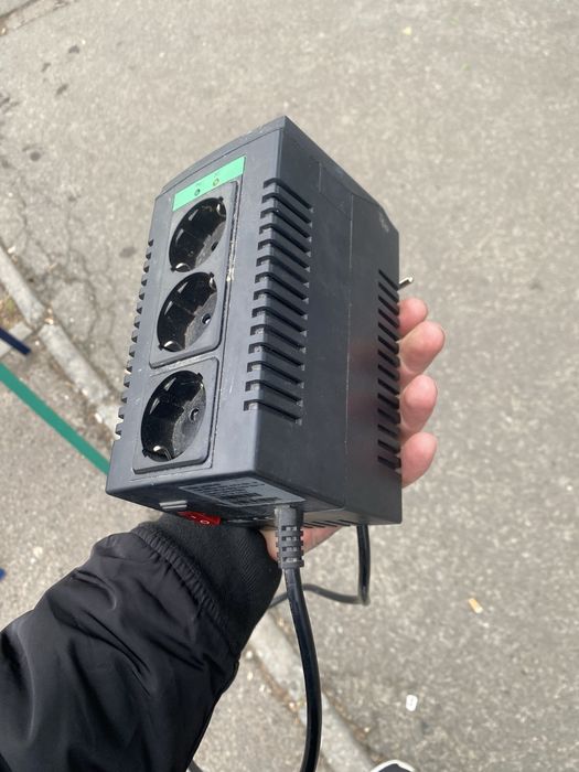 Продам стабілізатор напруги APC Line-R LS1500-RS.