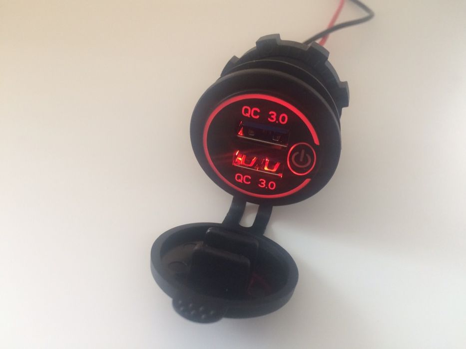 Автомобильная быстрая USB зарядка QC 3.0 с кнопкой вкл/выкл, 12V - 24V