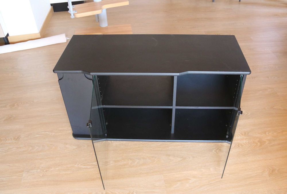 Móvel de TV - Preto com 2 portas em vidro (em bom estado)