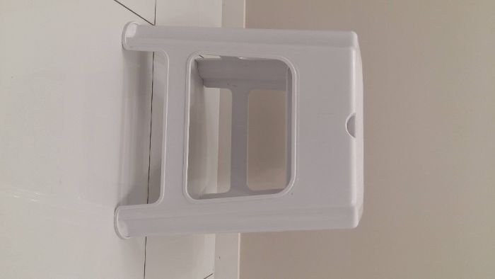 Krzesełko pod prysznic z pojemnikiem