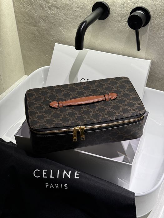 Косметичка Celine Top Handle Medium Toiletry Case in Triomphe Canvas