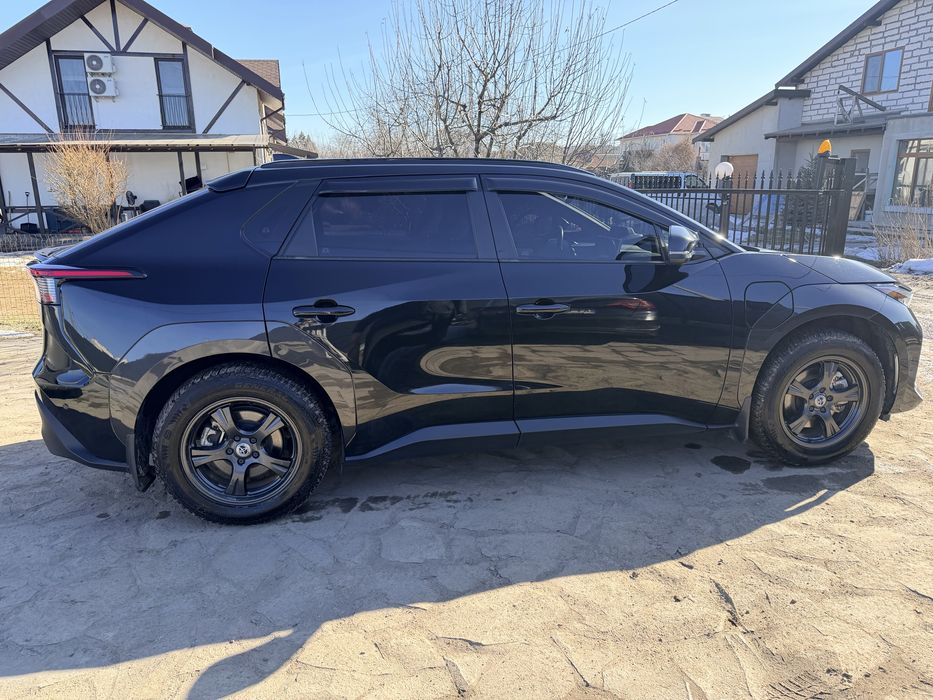 Автомобіль Toyota Bz4x