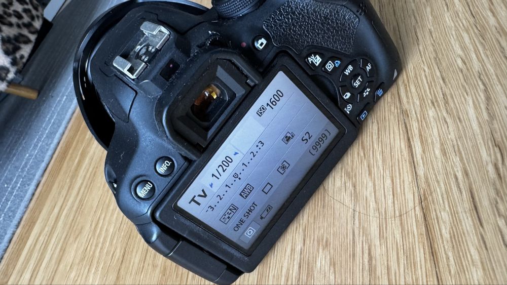 Canon 700D + Tokina SD 11-16 f2.8 (IF) DX II + Mochila LOWEPRO