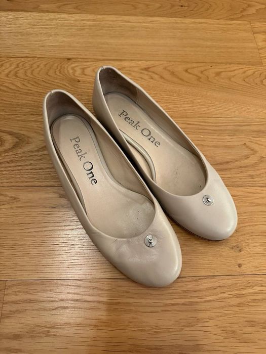 Багато різного взуття, оригінал