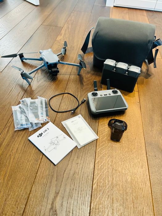 DJI Air 3 Fly More Combo + DJI RC 2 | Stan Idealny