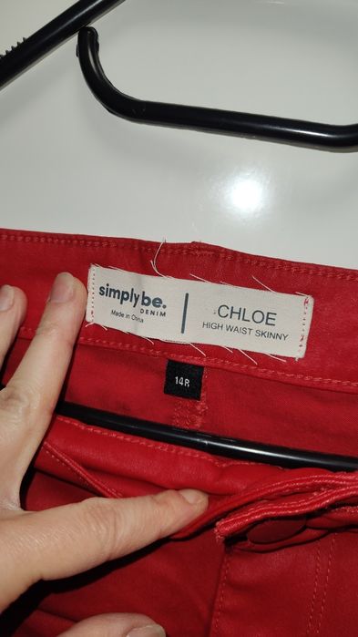 Spodnie Chloe r. 14R pas 76 cm woskowane czerwone