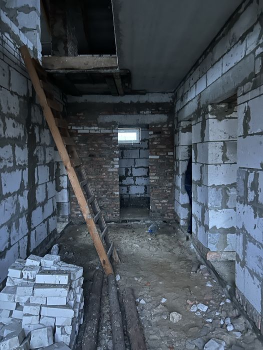 Продам недобудований будинок
