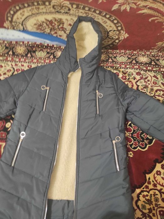 Жіноча куртка на овчині чорного кольору розмір 50-52