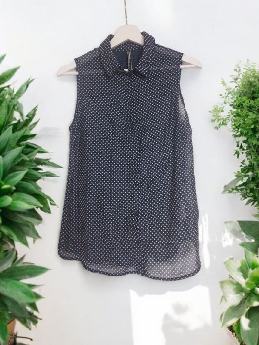 Granatowa bluzka bez rękawów w groszki kołnierzyk biurowa smart casual