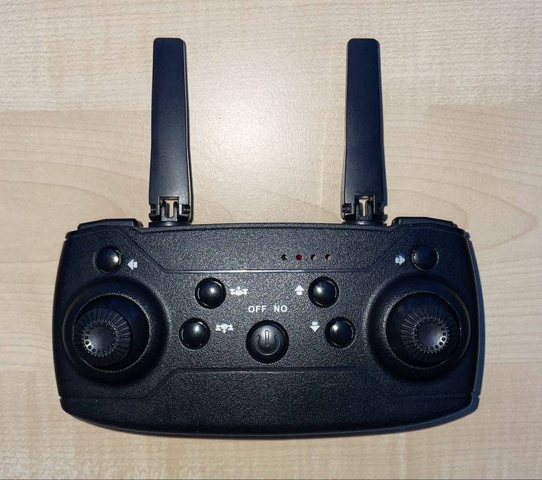 Dron z kamerą E88 PRO