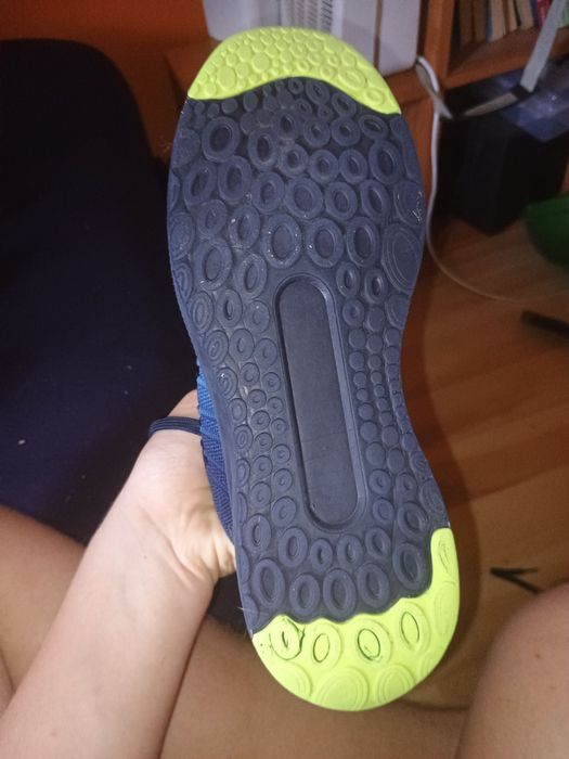Niebiesko czarne buty sportowe