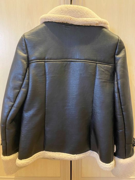 Дублянка чорного кольору з білим хутром, розмір S